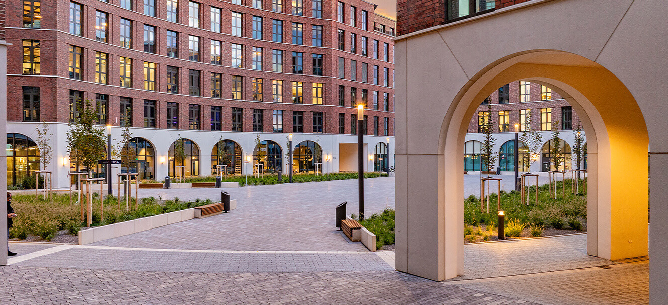 Zeitgemäße Gewerbearchitektur mit industrieller Eleganz im Quartier Ovum in Köln