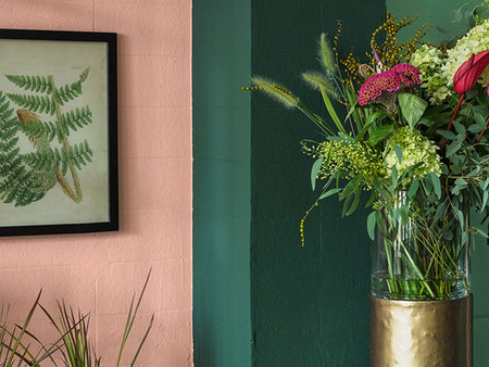 An exciting complementary contrast of soft rose and intense forest green