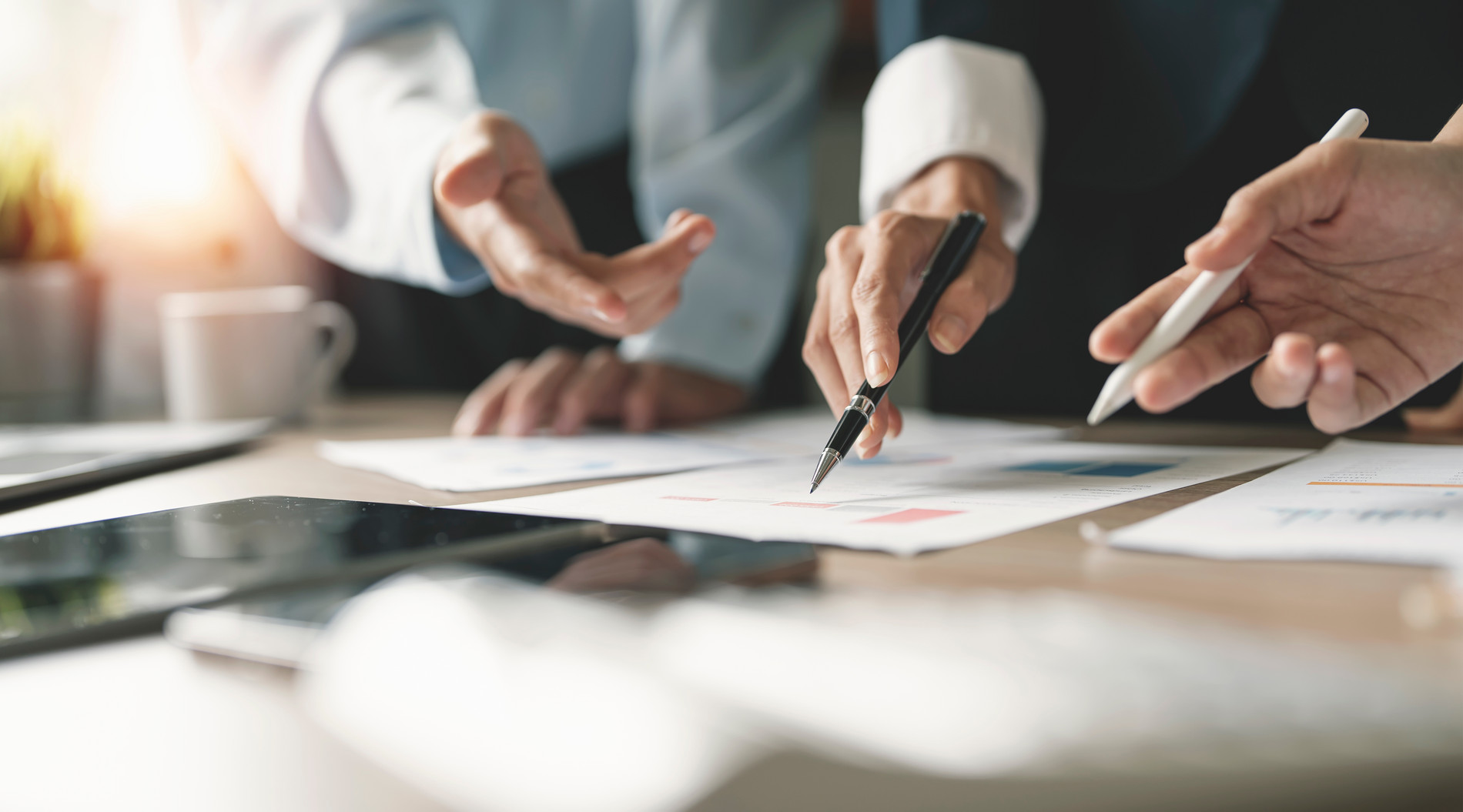 Hände Stift Papier Nominierung Caparol Architektur Award