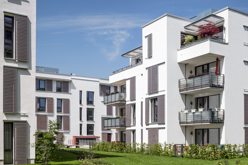 <b>Wohnanlage in Göttingen:</b> Mit der Hightech-Fassadenfarbe ThermoSan NQG länger sauber, schneller trocken, länger schön.