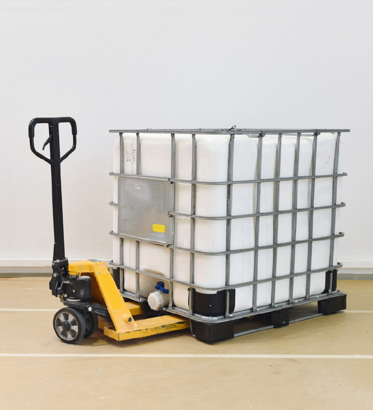 <b>Einweg-Container (Schütz)</b><br />
Größe: 750 Liter<br />
Für: Grundierungen, Innenfarben