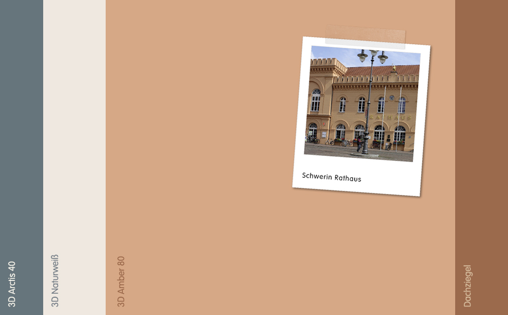 <b>NORD | Schwerin</b> – Das Rathaus zeigt eine markante Kombination von warmtonigem Orangeocker mit kühlem Weiß und Blaugrau (Tür und Pflanzentröge)