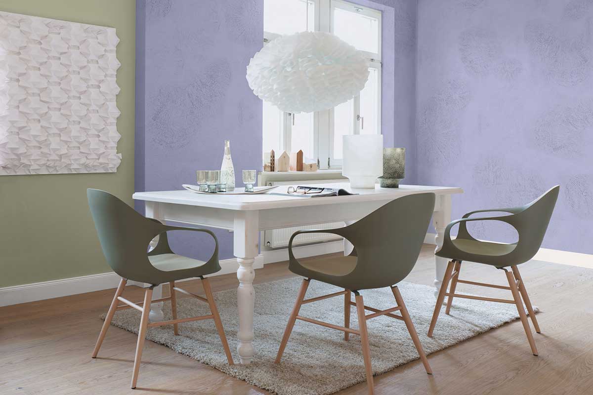 Essbereich in natürlicher, belebter Farbkombination aus 3D Jade 85, mineralischem Calcino Romantico 'Circle' in Cosmic Light, 3D Lavendel 105 und 3D Jade 75