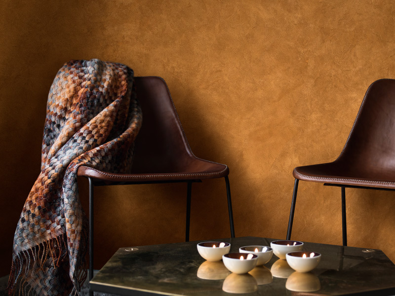 The latest creative technology in new suede look, a true eyecatcher for an interior design atmosphere with Stucco Satinato in the colour 3D Amber 40.