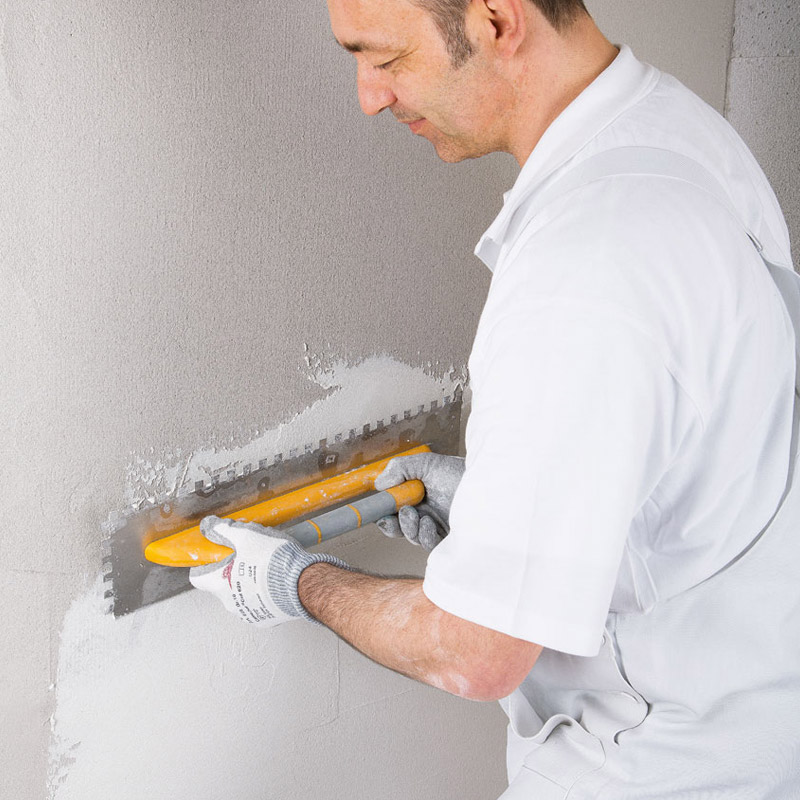 <b>15. Finish plaster</b><br />
<ul>
<li>Apply textured plaster on the entire surface</li>
<li>Pull of the reach grain size</li>
<li>Depending on the type of plaster, make use of a steel trowel, plastic disk or a PU board for structuring or sheaving</li>
<li>Make sure that grain is distributed evenly</li>
<li>Pictures and lightweight loads up to 3 kg can be fastened with a spiral anchor dowel directly in the insulation board. Heavy loads must be fastened by means of an anchor to the substrate. </li>
</ul>