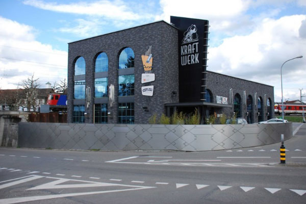 Schwarze Klinkeroptik im Industriedesign